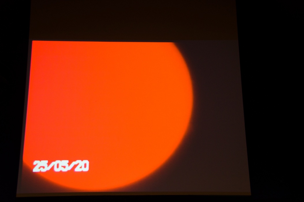 屋上の太陽望遠鏡から入ってくる映像