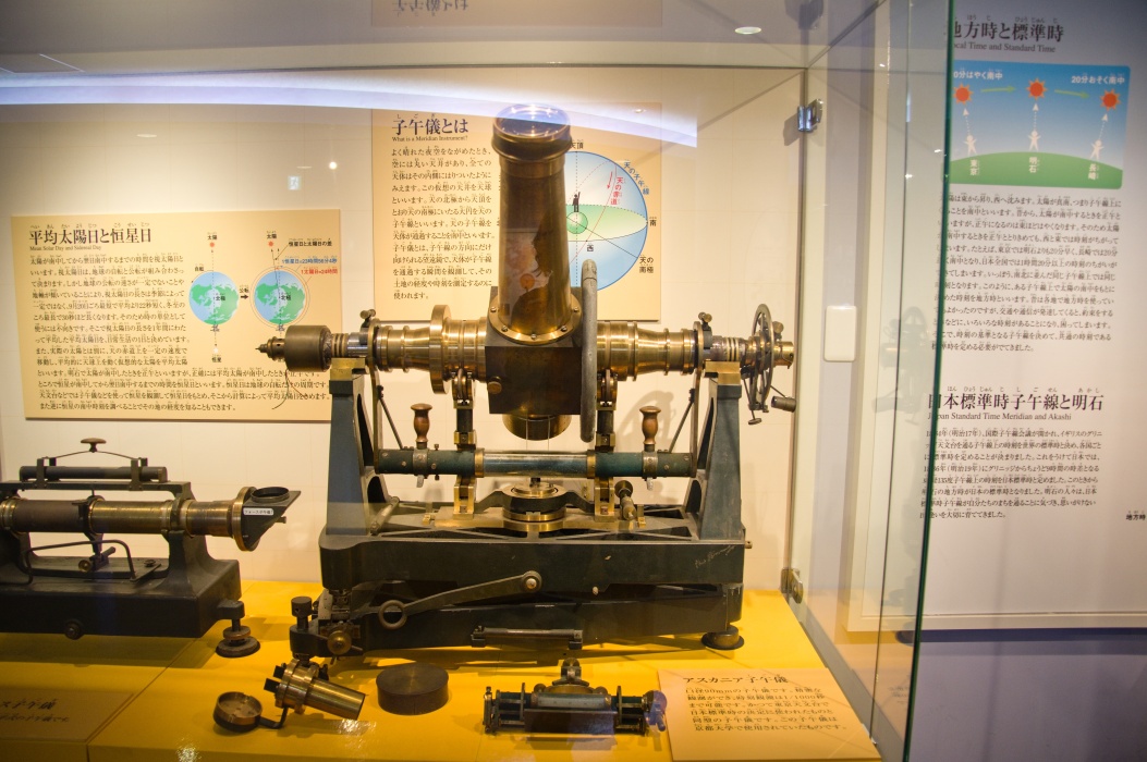 子午儀(しごぎ)天体が子午線(しごせん)を通過する時刻を精密に測定するために使用される望遠鏡
