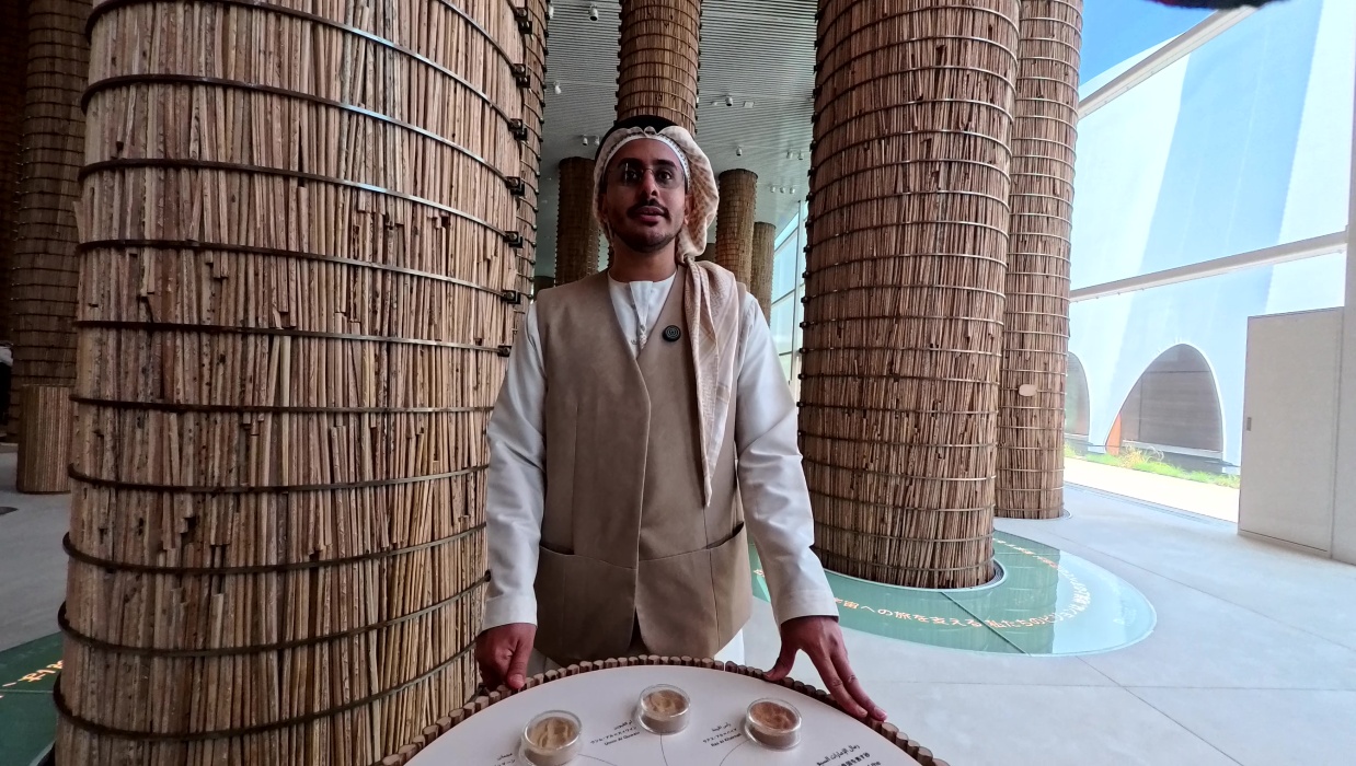 場所によって砂が違うとお兄さんが説明してくれる