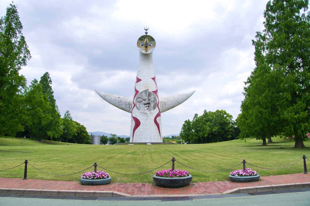 高さ70m、横幅20m。