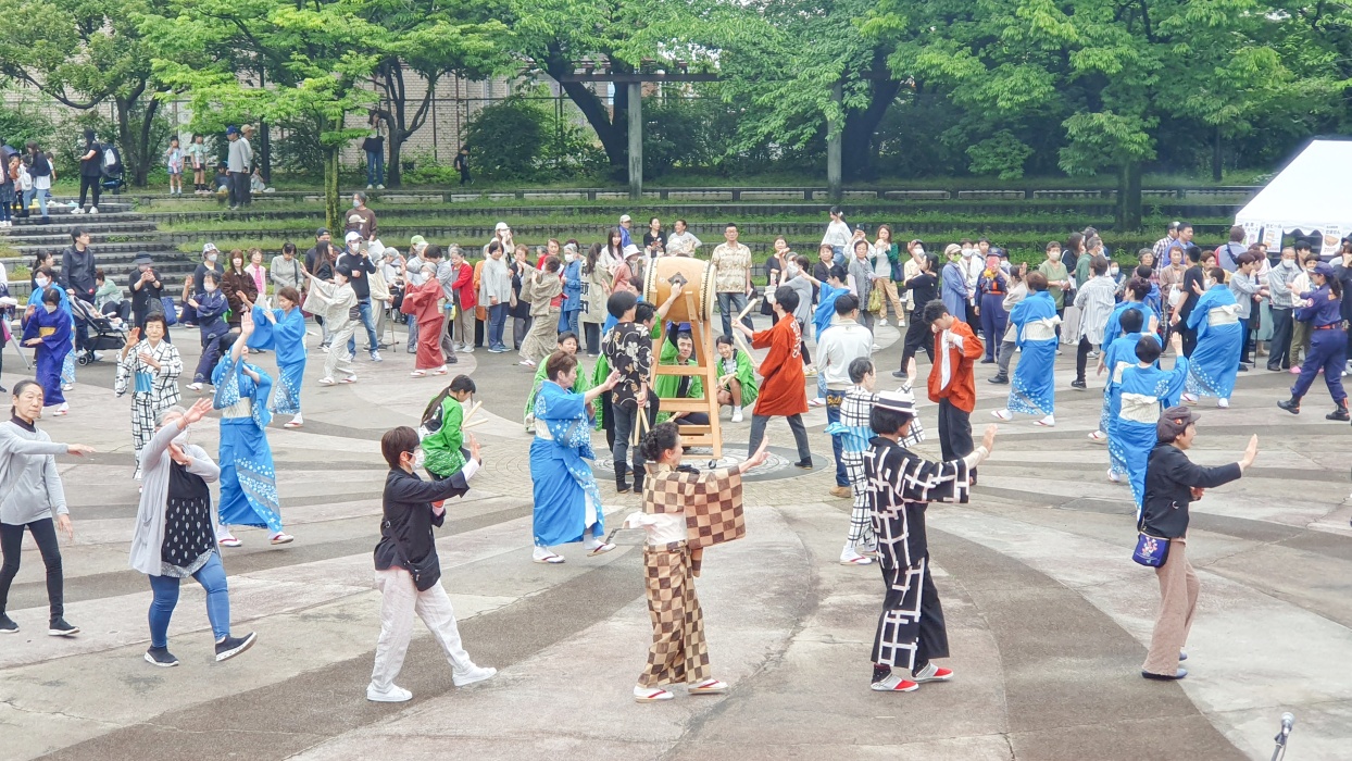 ちょっとした盆踊りに遭遇。太鼓の音を聞くのは久しぶり。