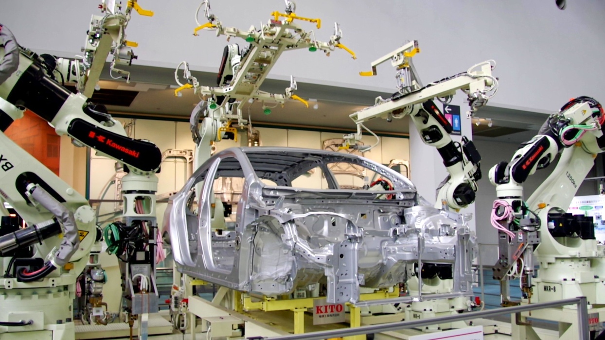 手作業からモダンなロボットに移行していった