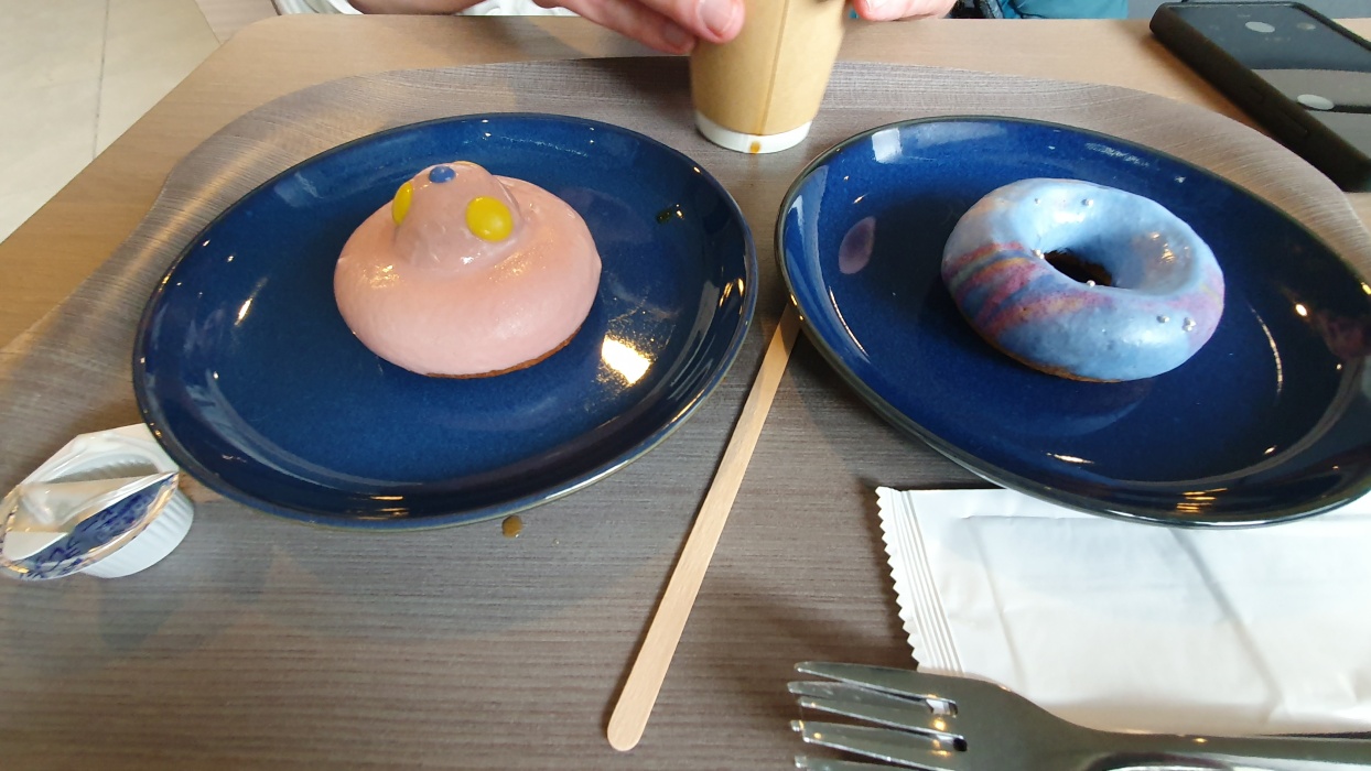 おやつは惑星ドーナッツ