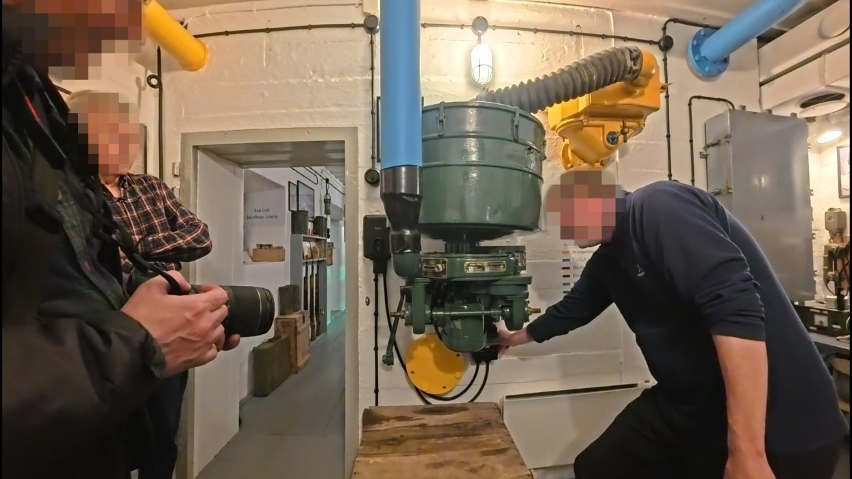 空調機。手動でも電気でも動く。